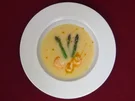 Spargelcremesuppe mit Garnelen, grünem Spargel und Hummeröl - Rezept