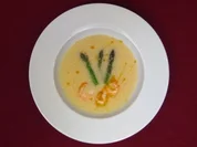 Spargelcremesuppe mit Garnelen, grünem Spargel und Hummeröl - Rezept