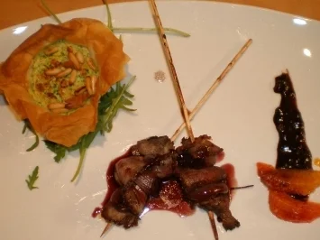 Ente an Pflaumendipp und Rauke-Ricottatörtchen - Rezept