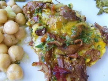 Omelette mit Pfifferlingen und Kichererbsenbeilage - Rezept