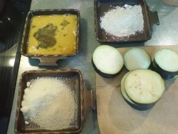 Rezept: Auberginen in Parmesanhülle Bild Nr. 2 Auberginen in Parmesanhülle - Rezept - Bild Nr. 2