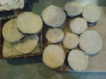 Rezept: Auberginen in Parmesanhülle Bild Nr. 3 Auberginen in Parmesanhülle - Rezept - Bild Nr. 3