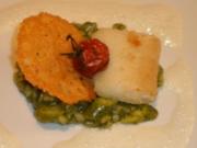 Heilbutt auf grünem Spargelrisotto mit Parmesansoße und Parmesanchips - Rezept