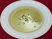 Rezept: Zucchinicremesuppe mit frischen Gartenkräutern Zucchinicremesuppe mit frischen Gartenkräutern - Rezept