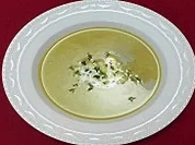 Rezept: Zucchinicremesuppe mit frischen Gartenkräutern Zucchinicremesuppe mit frischen Gartenkräutern - Rezept