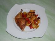 Knusprige Hähnchenschenkel mit Paprika und Kartoffeln - Rezept