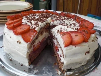 Rezept: Erdbeersahnetorte Bild Nr. 2 Erdbeersahnetorte - Rezept - Bild Nr. 2