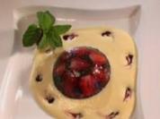 Erdbeersülze in Pflaumenwein mit kaltem Honigschaum - Rezept