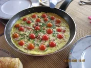 Herzhafte Eierpfanne mit Tomätchen - Rezept