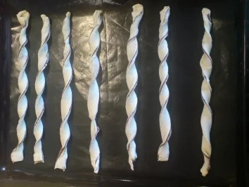 Rezept: Nuss-Blätterteig-Stangen Bild Nr. 4 Nuss-Blätterteig-Stangen - Rezept - Bild Nr. 4