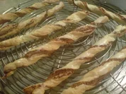 Rezept: Nuss-Blätterteig-Stangen Nuss-Blätterteig-Stangen - Rezept