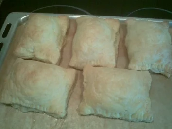 Herzhaft gefüllte Blätterteigtaschen - Rezept