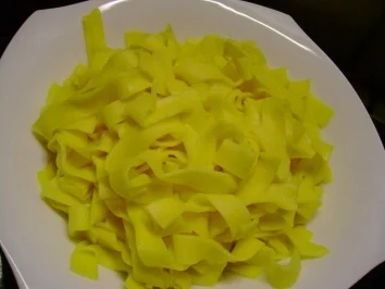 Fisch: Tilapiafilet auf Safrannudeln mit Basilikumschaum - Rezept - Bild Nr. 4