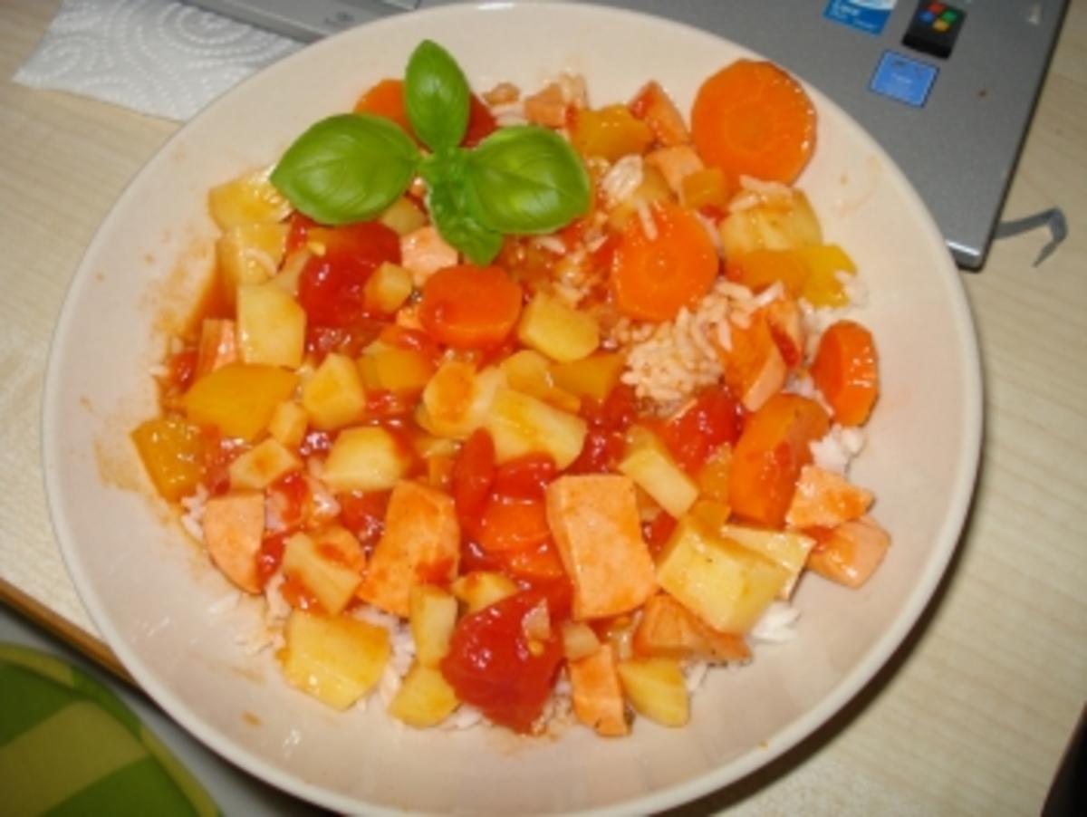 Letscho mit Gemüsepaprika rot frisch und Möhren - Rezept mit Bild