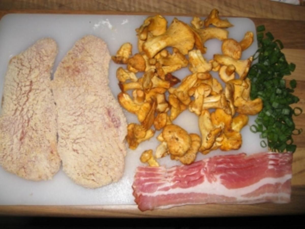 Schweineschnitzel mit frischen Pfifferlingen &amp; Bratkartoffeln - Rezept ...