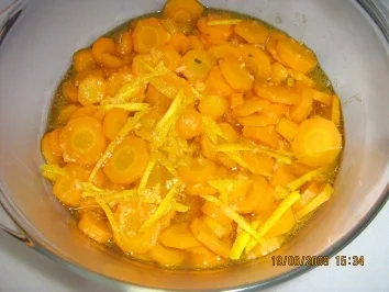 Rezept: Karotten- Champignion - Salat mit Orangendressing Bild Nr. 4 Karotten- Champignion - Salat mit Orangendressing - Rezept - Bild Nr. 4