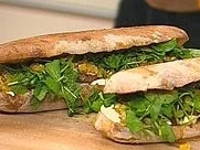 Minuten-Steak-Toast mit Brunnenkresse und Mozzarella - Rezept