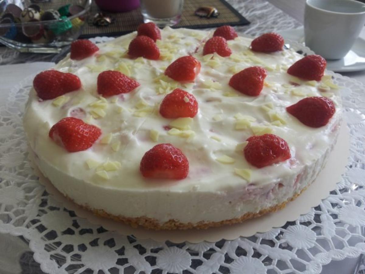 Bilder für Erdbeer-Joghurt-Torte mit Knusperboden - Rezept