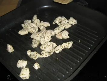 Rezept: Hähnchen-Gyros mit Tzatziki Bild Nr. 2 Hähnchen-Gyros mit Tzatziki - Rezept - Bild Nr. 2