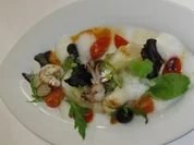 Lauwarmer Kopfsalat mit Kalamarie und Cherrytomaten - Rezept