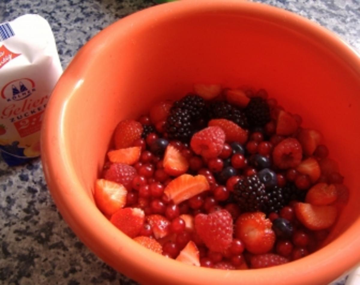 Konfitüre von Sommerbeeren - Rezept - Bild Nr. 2