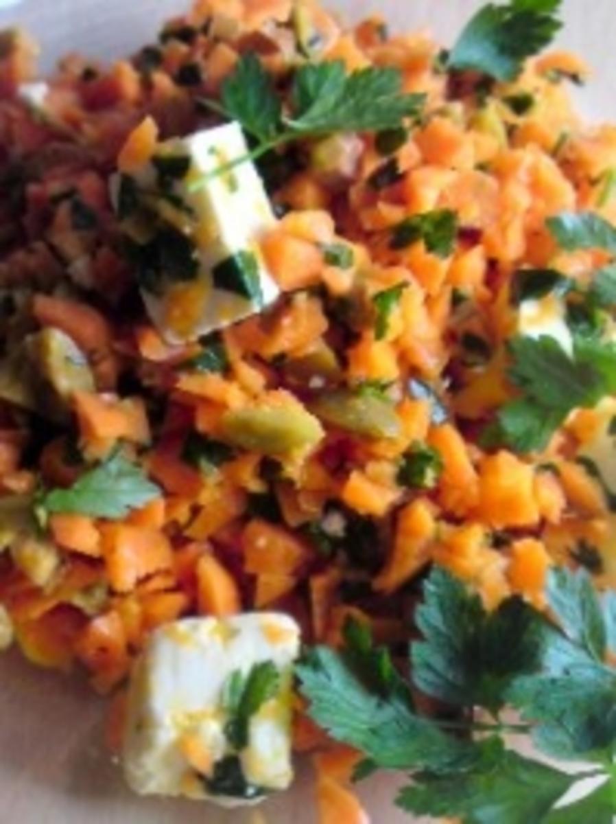 Karottensalat mit Oliven - Rezept