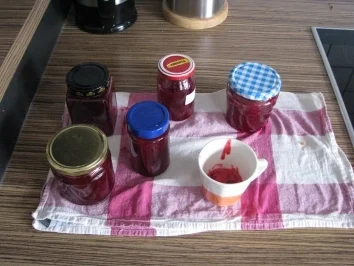 "MARMELADE" Johannisbeer-Sauerkirsch-Marmelade - Rezept
