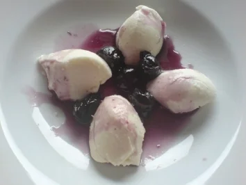 Limetten-Buttermilch-Nockerln mit Amarena-Kirschen (KB) - Rezept