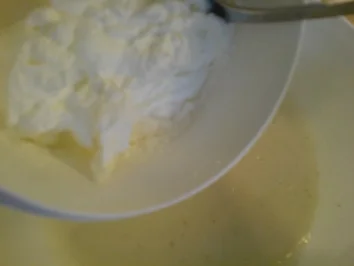 Limetten-Buttermilch-Nockerln mit Amarena-Kirschen (KB) - Rezept - Bild Nr. 5