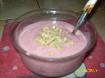 Yoghurt mit Obsteinlage - Rezept
