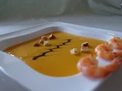 Apfel – Muskatkürbissüppchen mit steirischem Kürbiskernöl, Riesengarnelen und Croutons - Rezept