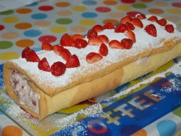Erdbeer-Sahnerolle - Rezept