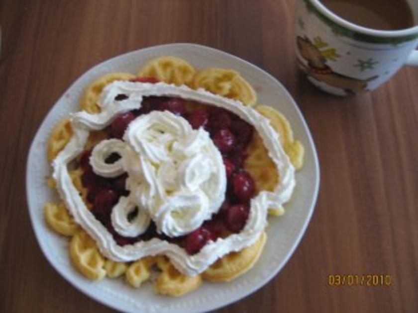 Waffeln mit heissen Kirschen *Bergische Waffeln* - Rezept - kochbar.de