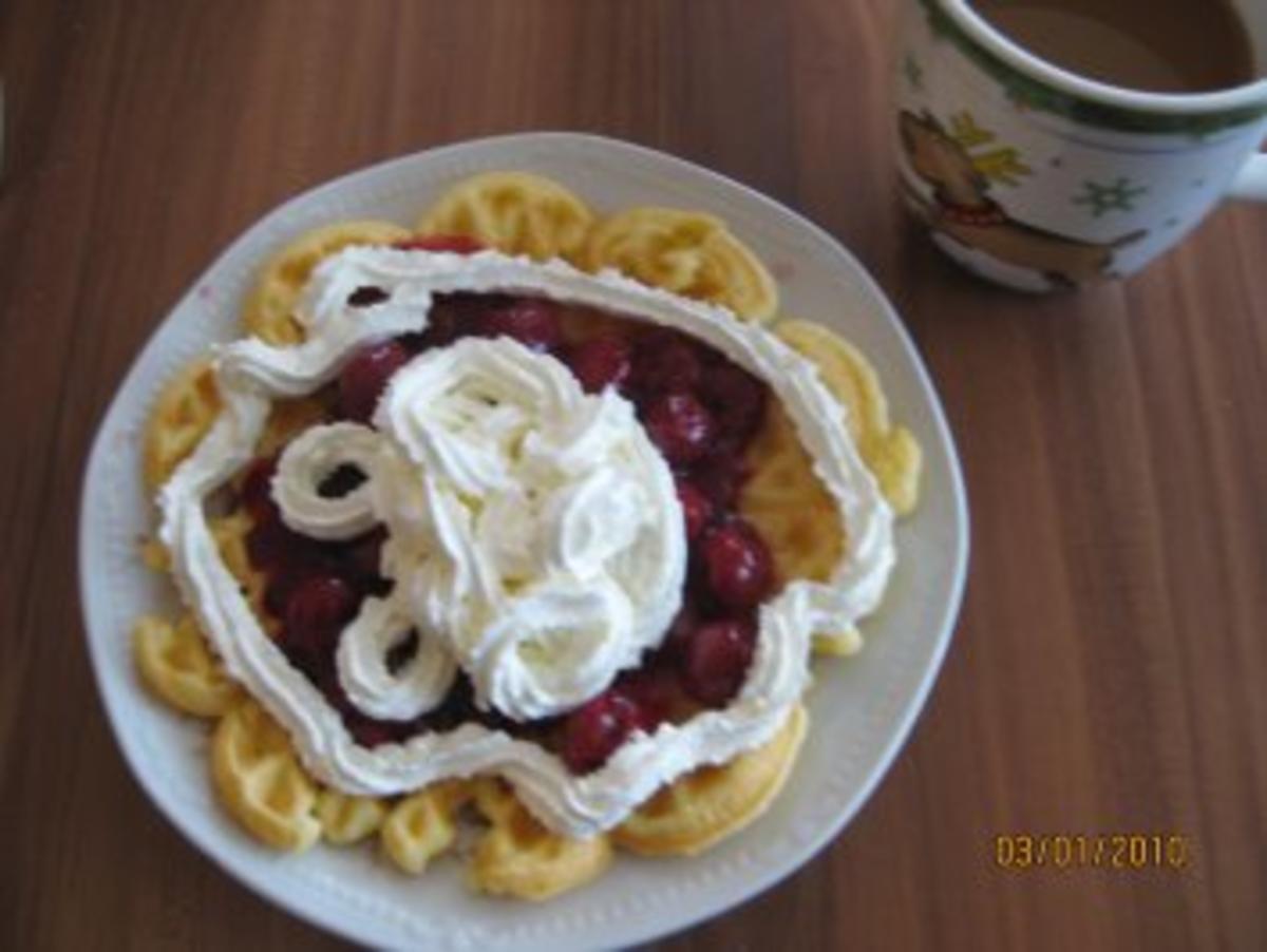 Bilder für Waffeln mit heissen Kirschen *Bergische Waffeln* - Rezept