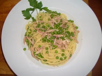 Rezept: Spaghetti mit Erbsen und Schinken Spaghetti mit Erbsen und Schinken - Rezept