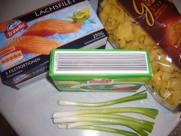 Rezept: Kikis Bandnudeln mit Lachs-Spinat-Sauce "light" Bild Nr. 2 Kikis Bandnudeln mit Lachs-Spinat-Sauce "light" - Rezept - Bild Nr. 2