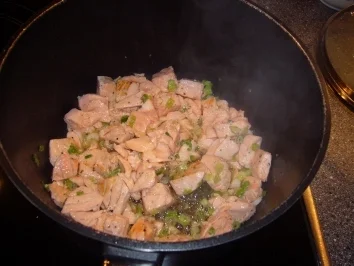 Rezept: Kikis Bandnudeln mit Lachs-Spinat-Sauce "light" Bild Nr. 4 Kikis Bandnudeln mit Lachs-Spinat-Sauce "light" - Rezept - Bild Nr. 4