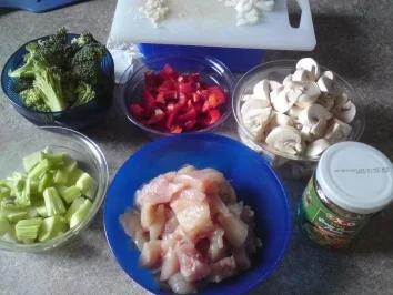 Rezept: Hühnchen mit Grüner Curry Paste Bild Nr. 2 Hühnchen mit Grüner Curry Paste - Rezept - Bild Nr. 2