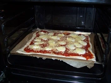 Rezept: Pizza mit Rucola und Parmaschinken Pizza mit Rucola und Parmaschinken - Rezept