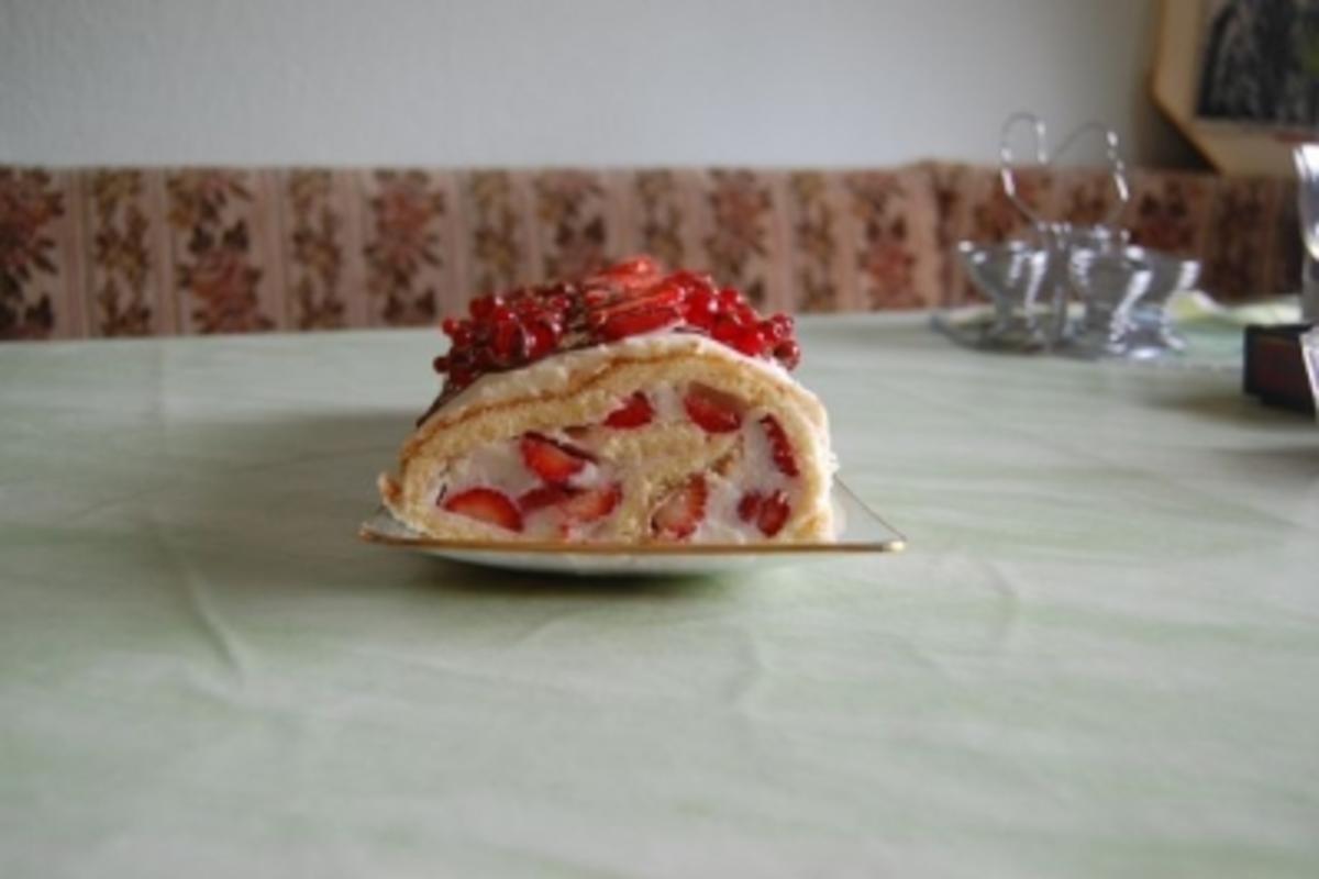 Erdbeer - Buisquit-Rolle - Rezept - Bild Nr. 2