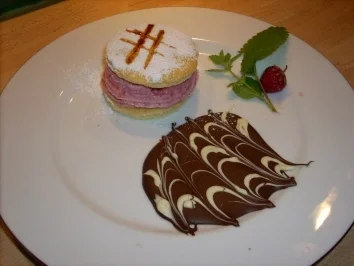 Bisquit-Burger m Erdbeersahne - Rezept - Bild Nr. 2