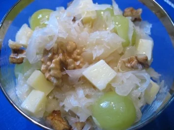 Rezept: Sauerkraut mit Trauben und Käse ... Bild Nr. 2 Sauerkraut mit Trauben und Käse ... - Rezept - Bild Nr. 2
