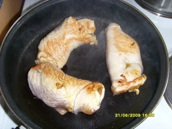 Rezept: Putenroulade gefüllt mit Pesto und Mozarella Bild Nr. 6 Putenroulade gefüllt mit Pesto und Mozarella - Rezept - Bild Nr. 6