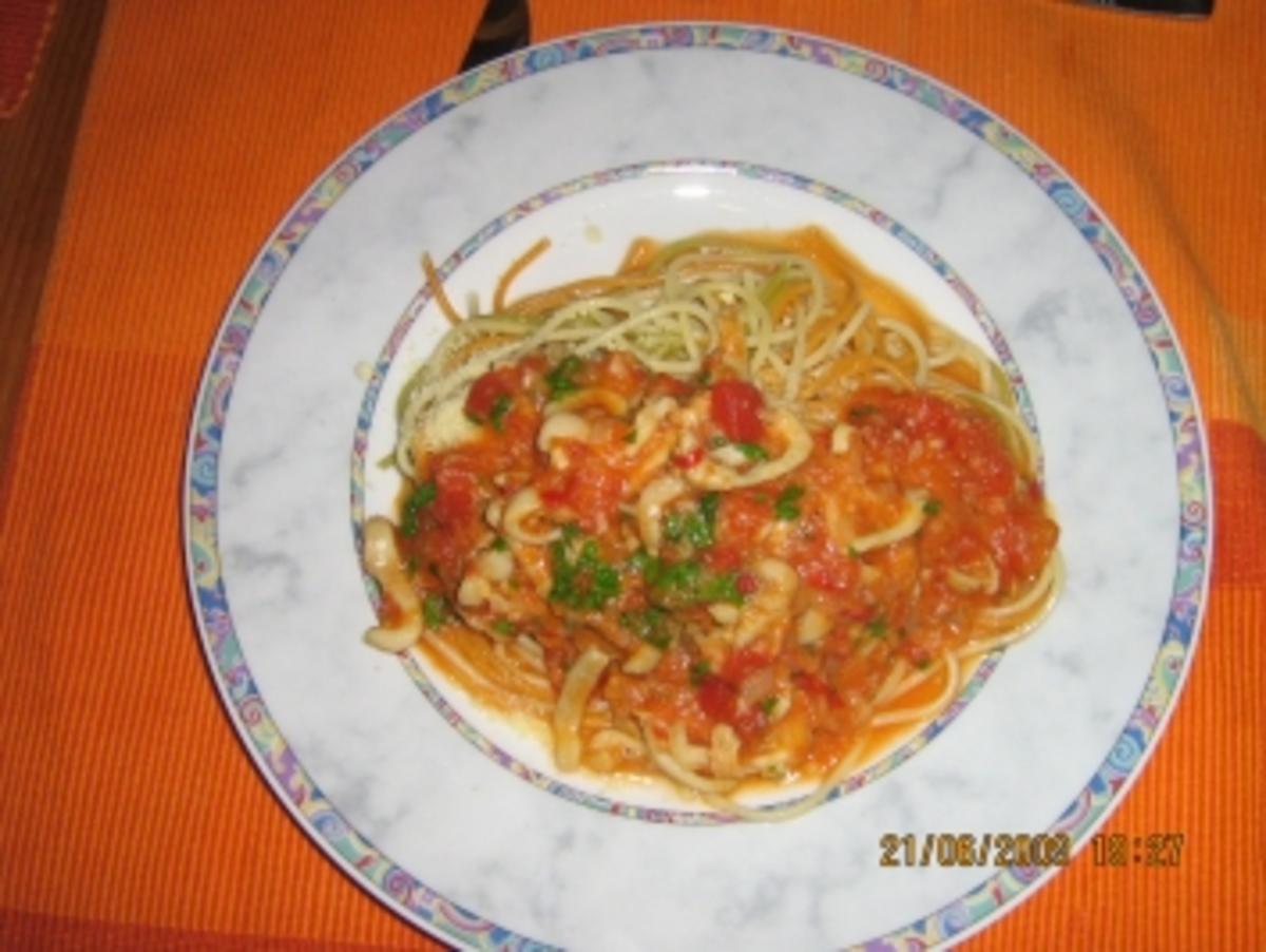 Spaghetti  mit Tomaten-Calamari-Soße - Rezept