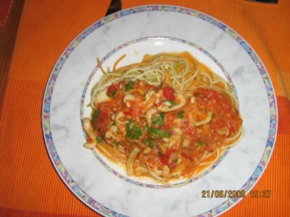 Spaghetti mit Tomaten-Calamari-Soße - Rezept
