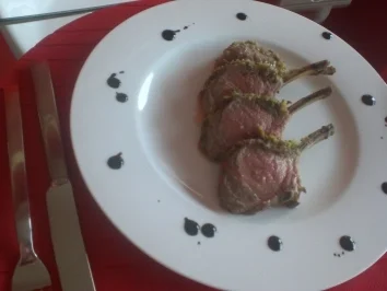 Lammkrone unter Estragonkruste mit Sommersalat - Rezept - Bild Nr. 2