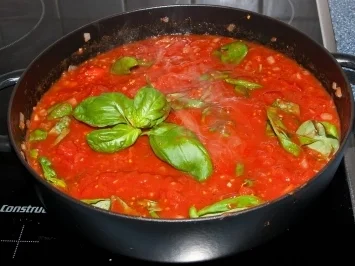 Fruchtige Tomatensoße - Rezept