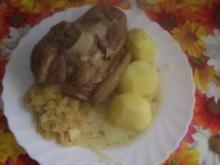 Eisbein mit Sauerkraut - Kartoffeln - Majoransoße - Rezept