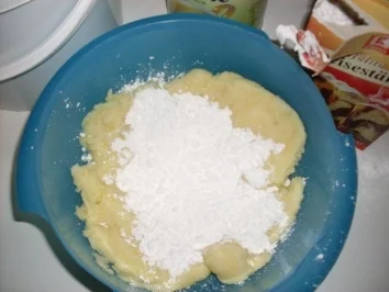 Gefüllte Schoko-Klöße mit Vanillesoße - Rezept - Bild Nr. 2