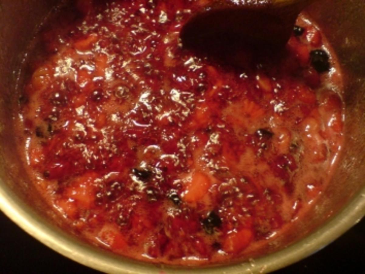 Marmelade "Rote Beeren" mit ordentlich "Schuss" - Rezept - Bild Nr. 3